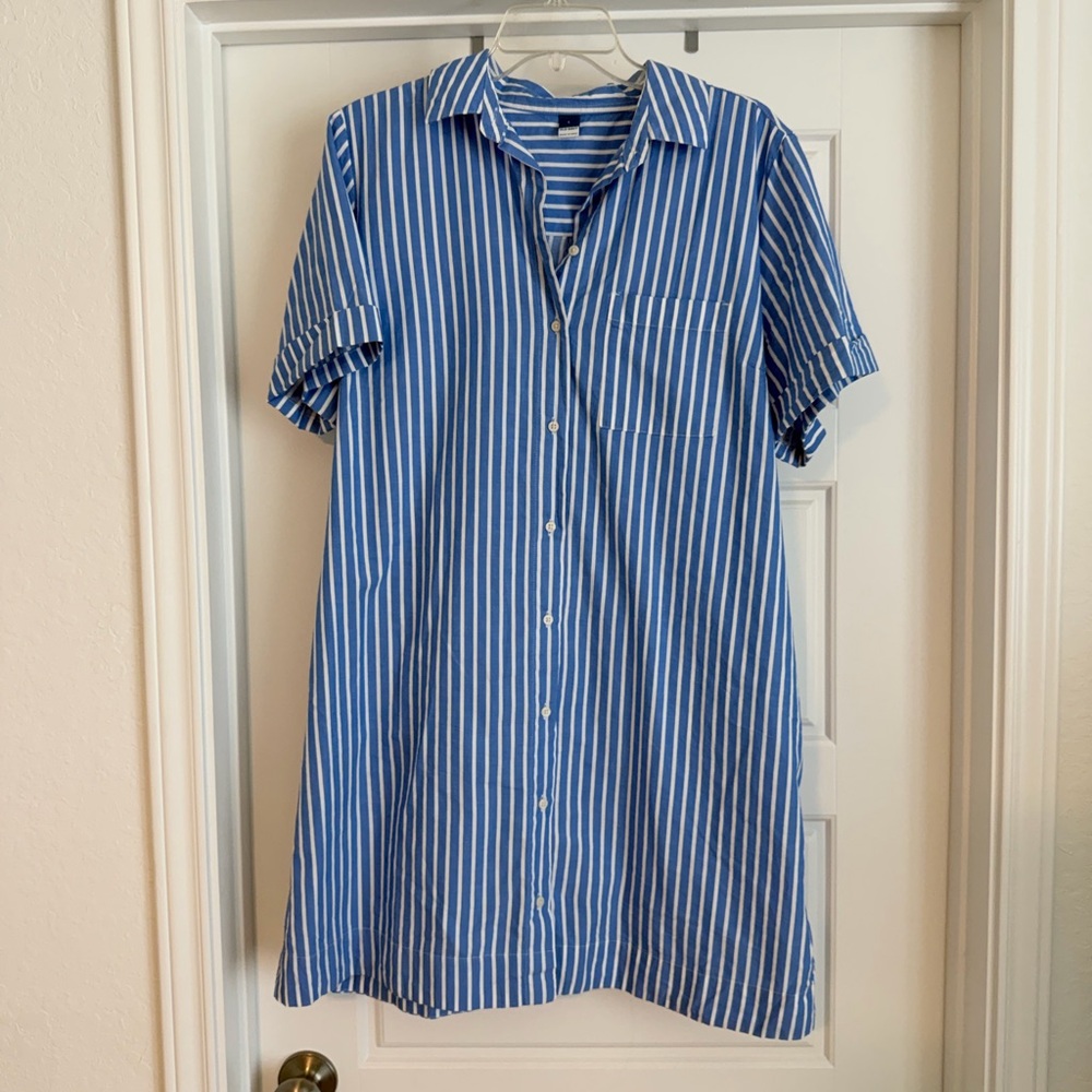 Old Navy Blue and White Striped Button-Up Shirt